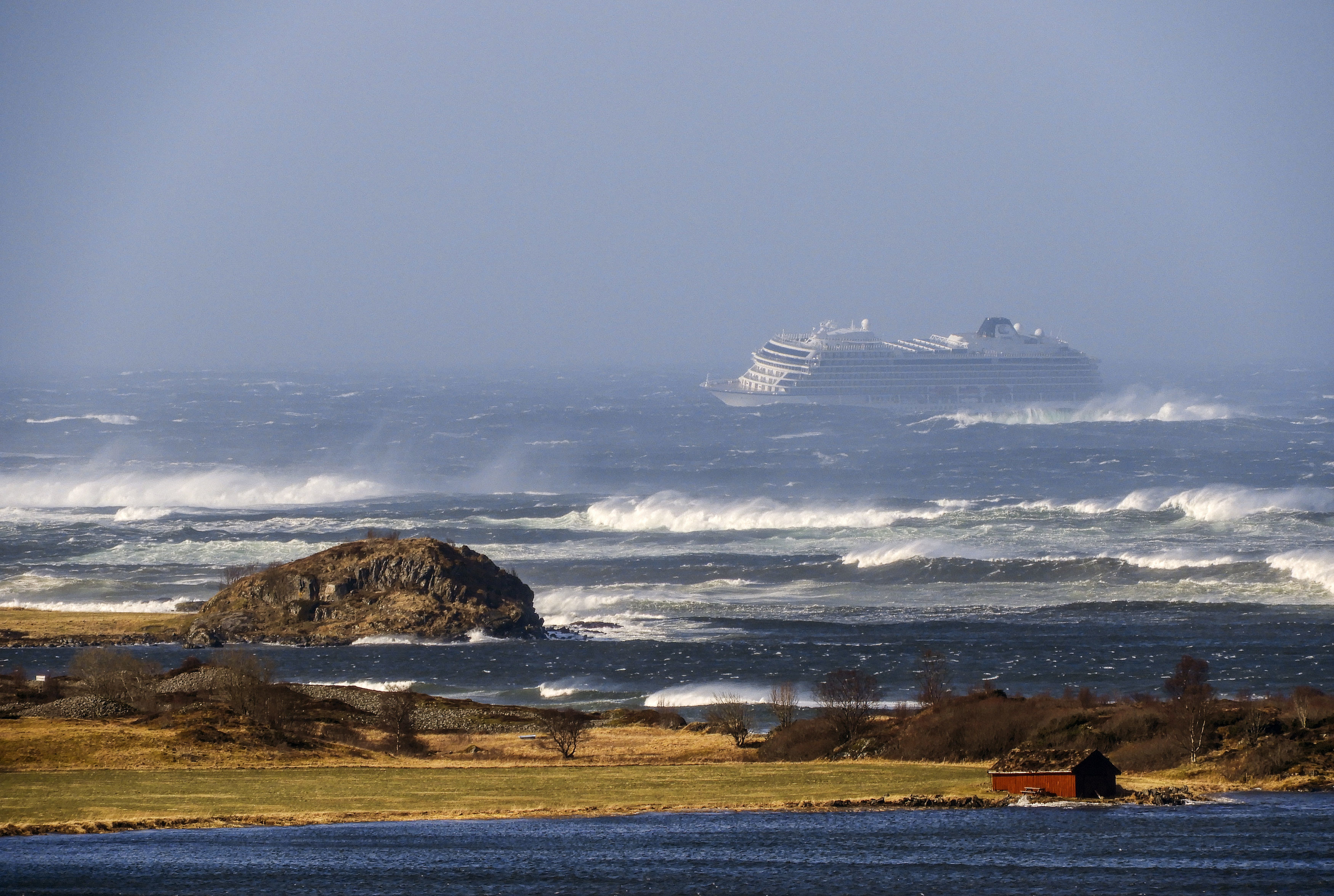 viking cruise ship caught in storm