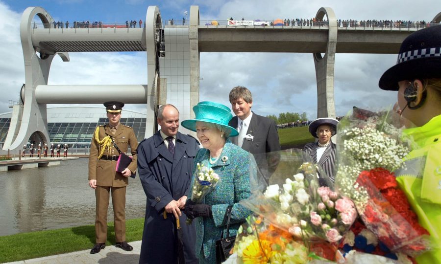 when did the queen visit falkirk