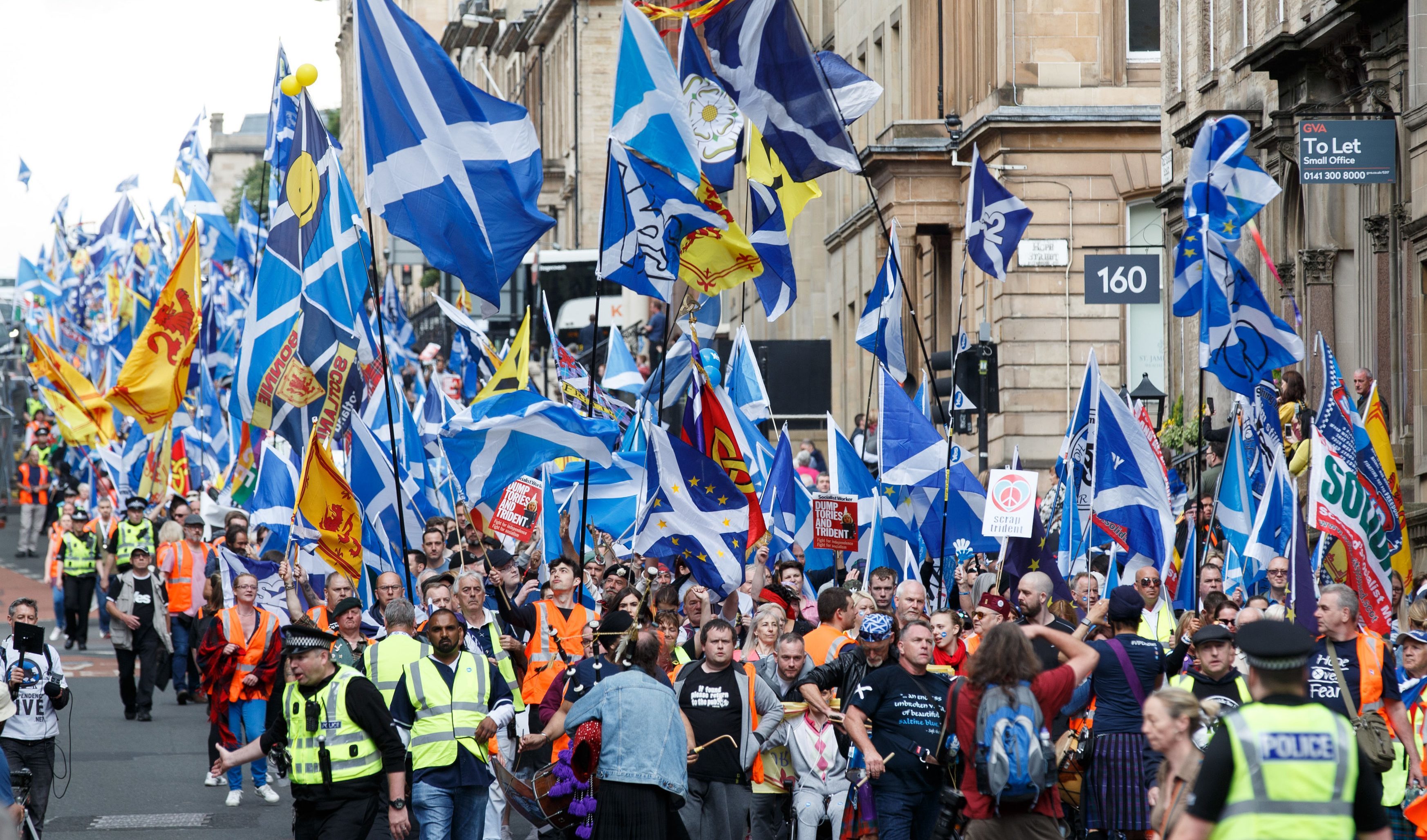 In Pictures Biggest Independence March In Scottish History Takes   SCOTLAND Independence 141062  E1496503781992 